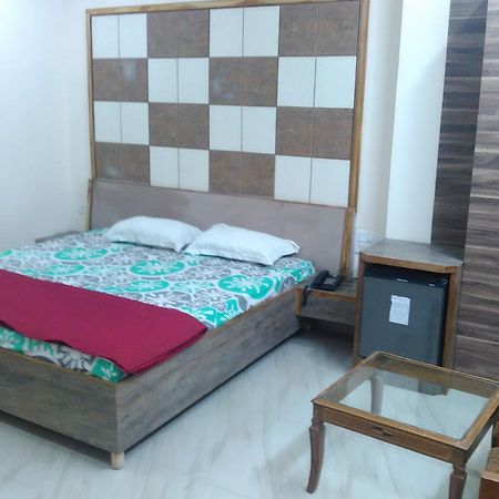 Hotel Palace Hoshiarpur Екстер'єр фото
