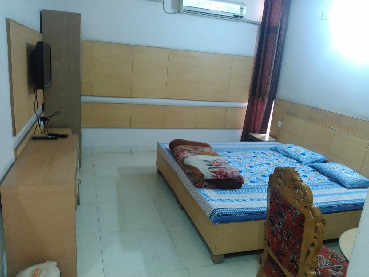 Hotel Palace Hoshiarpur Екстер'єр фото